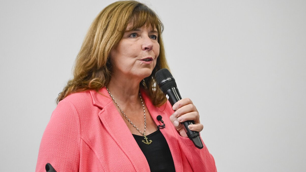 Oberbürgermeisterin Jutta Steinruck bei der Ergebnispräsentation im Wilhelm-Hack-Museum