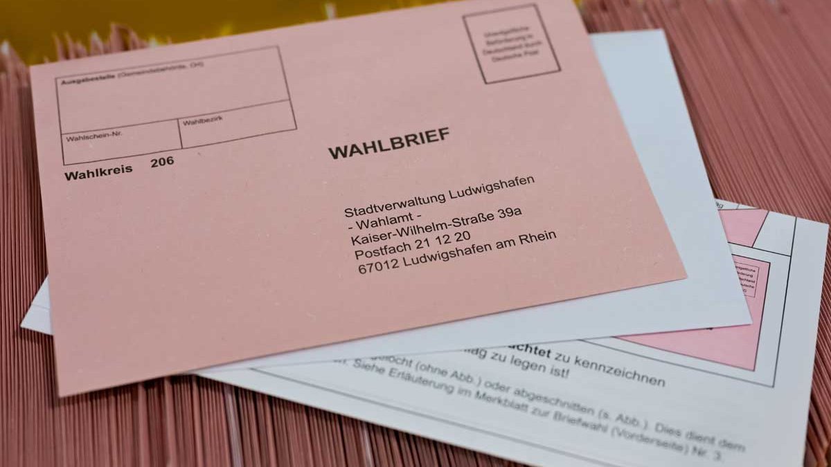 Briefwahlunterlagen für die Bundestagswahl am 23. Februar 2025