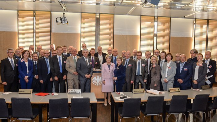 Die Vertreterinnen und Vertreter des Aktionsbündnisses besuchen den Bundesrat in Berlin