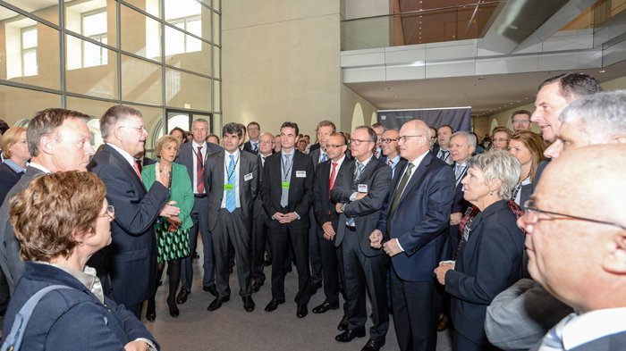 Die Mitglieder des Aktionsbündnisses besuchen den Bundestag