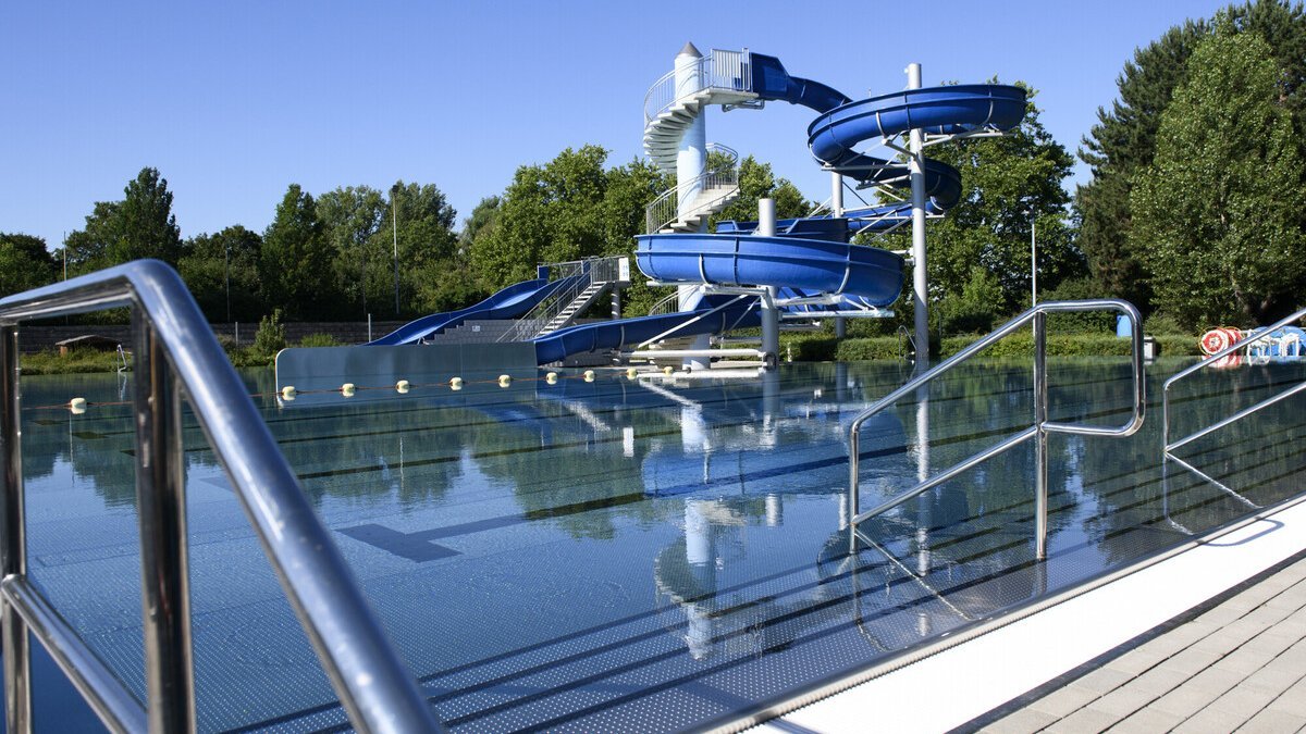 Rutschen im Freibad am Willersinnweiher